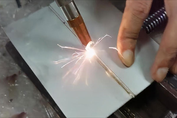 手持式激光焊接機與傳統焊接機比有什麽優勢？